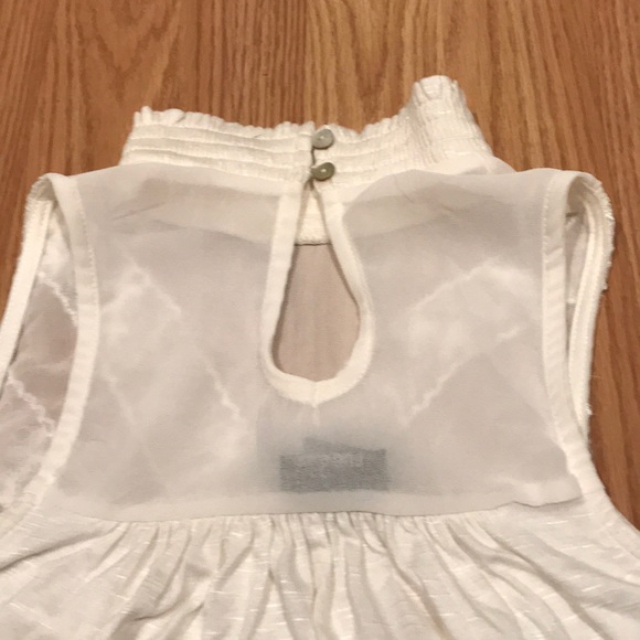 Beautiful summer top! NWT - Picture 3 of 4